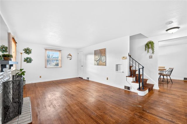 205 Hartle Rd, Shaler, PA 15116