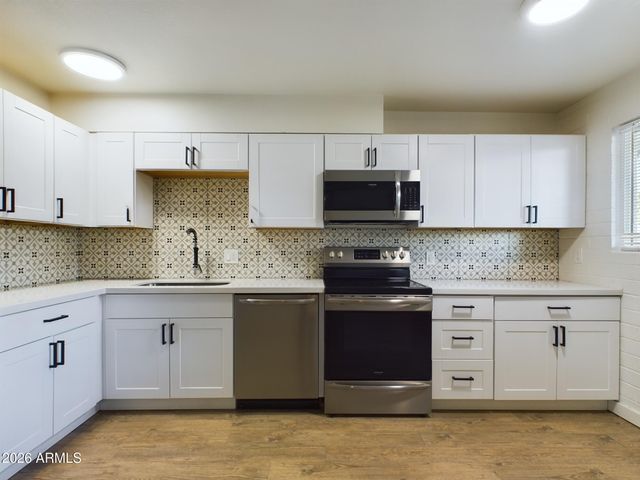 3016 N 37 Street, Phoenix, AZ 85018