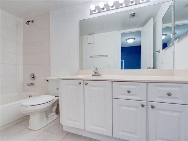 701 N Pine Island Road 303, Plantation, FL 33324