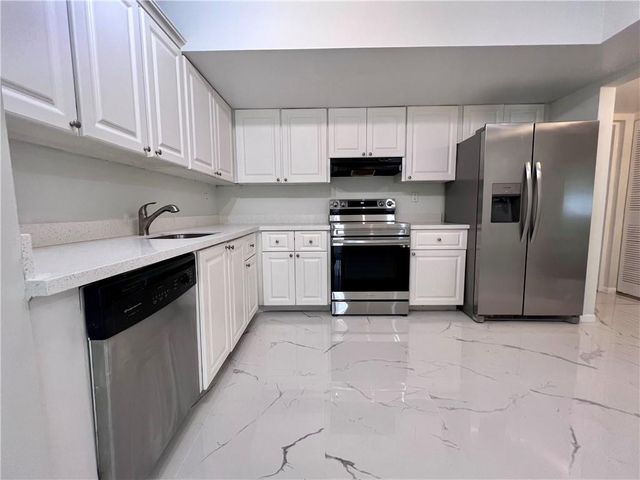 701 N Pine Island Road 303, Plantation, FL 33324