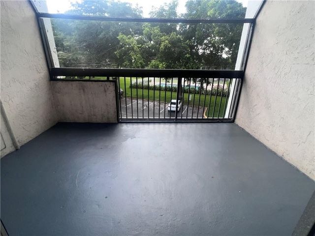 701 N Pine Island Road 303, Plantation, FL 33324