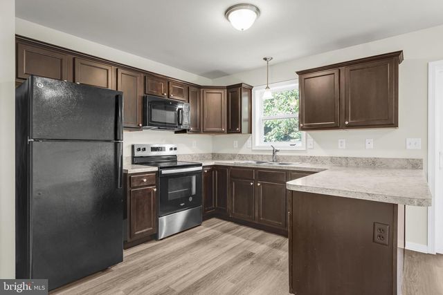 976 GREGS DR, Harrisburg, PA 17111