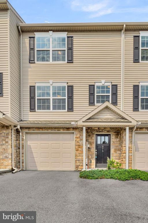 976 GREGS DR, Harrisburg, PA 17111