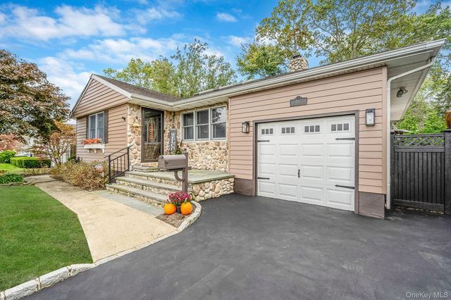 262 W 9th Street, Deer Park, NY 11729