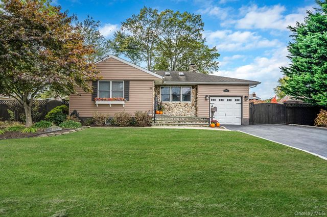 262 W 9th Street, Deer Park, NY 11729