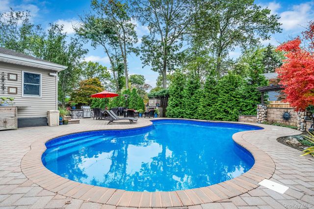 262 W 9th Street, Deer Park, NY 11729
