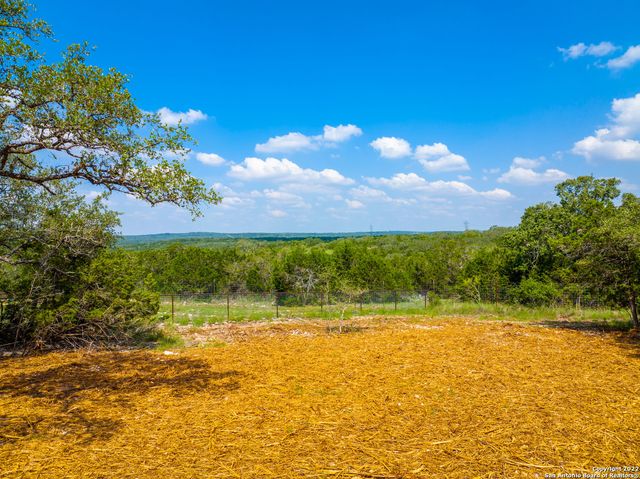 5922 CAMP CREEK DR, New Braunfels, TX 78132