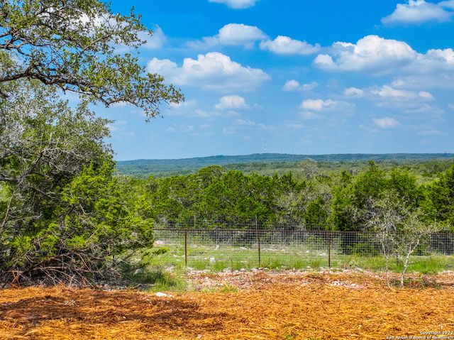 5922 CAMP CREEK DR, New Braunfels, TX 78132