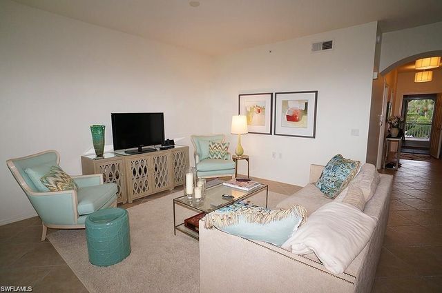 2710 Cypress Trace CIR 3021, Naples, FL 34119