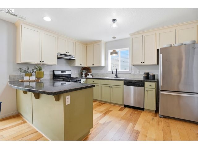 9406 N MACRUM Ave, Portland, OR 97203
