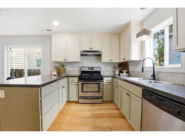 9406 N MACRUM Ave, Portland, OR 97203