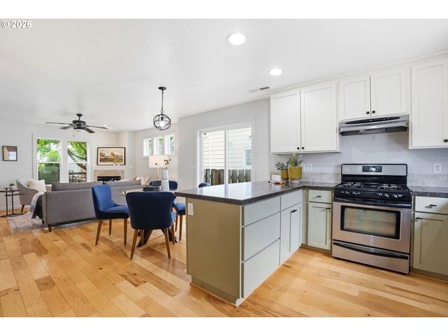 9406 N MACRUM Ave, Portland, OR 97203