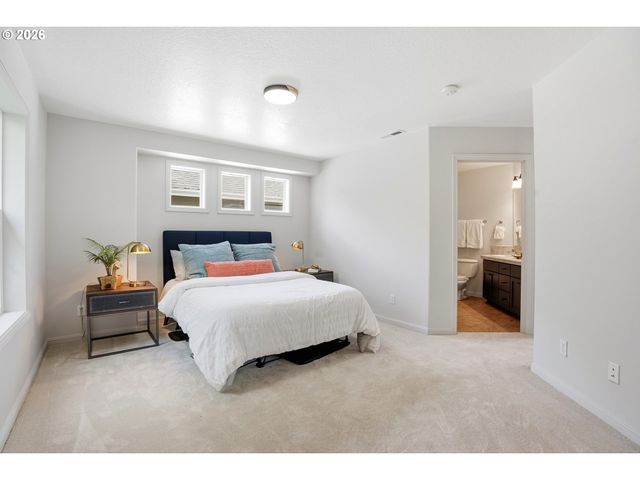9406 N MACRUM Ave, Portland, OR 97203