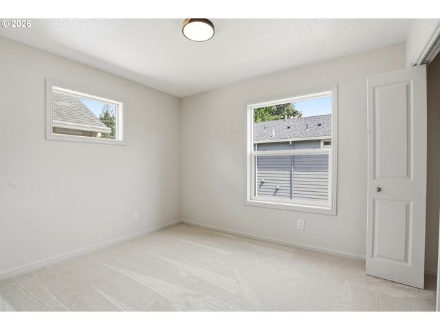 9406 N MACRUM Ave, Portland, OR 97203