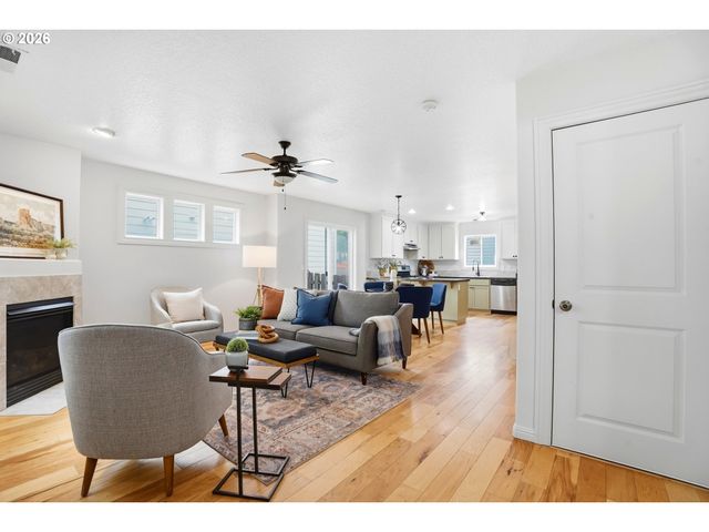 9406 N MACRUM Ave, Portland, OR 97203