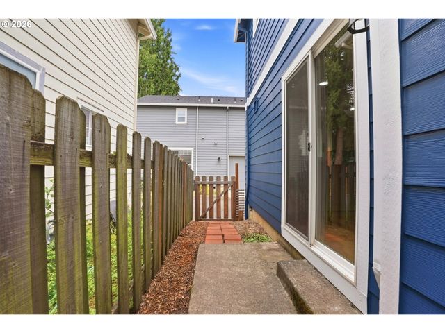 9406 N MACRUM Ave, Portland, OR 97203