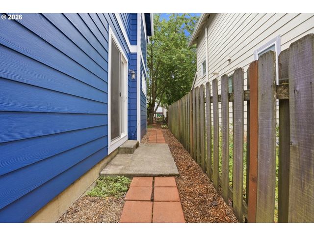 9406 N MACRUM Ave, Portland, OR 97203