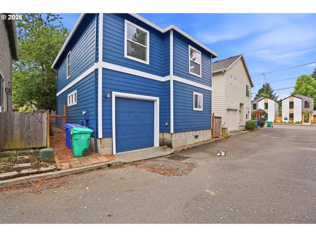 9406 N MACRUM Ave, Portland, OR 97203
