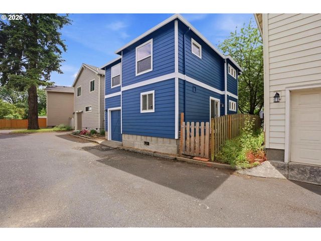 9406 N MACRUM Ave, Portland, OR 97203