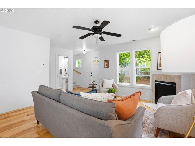 9406 N MACRUM Ave, Portland, OR 97203