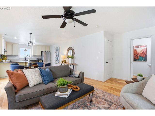9406 N MACRUM Ave, Portland, OR 97203