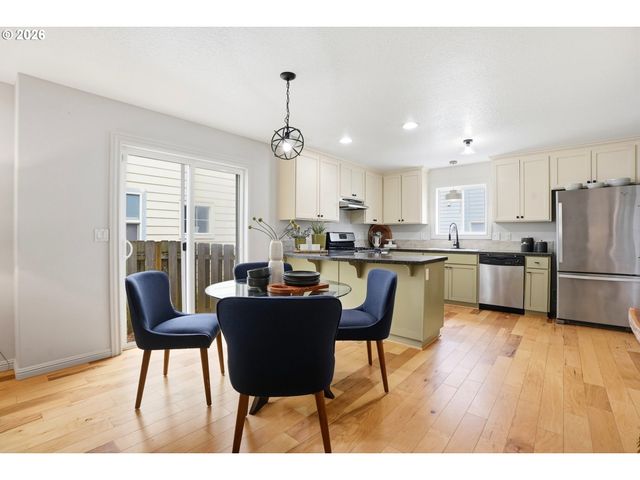 9406 N MACRUM Ave, Portland, OR 97203