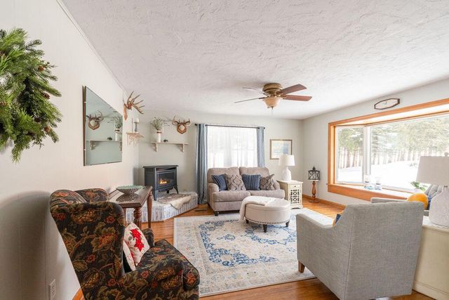 W1370 Gopher Hill ROAD, Ixonia, WI 53036