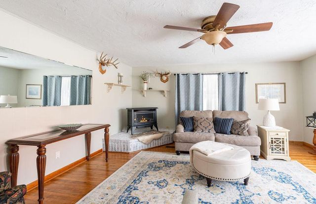 W1370 Gopher Hill ROAD, Ixonia, WI 53036