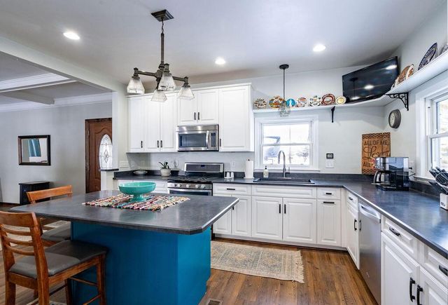 W1370 Gopher Hill ROAD, Ixonia, WI 53036