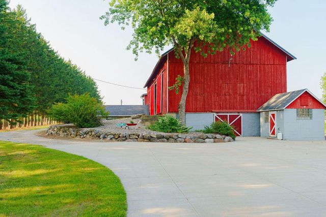 W1370 Gopher Hill ROAD, Ixonia, WI 53036