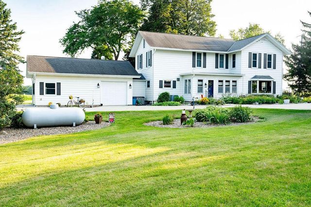 W1370 Gopher Hill ROAD, Ixonia, WI 53036