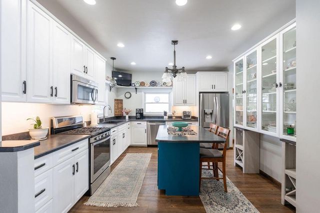 W1370 Gopher Hill ROAD, Ixonia, WI 53036