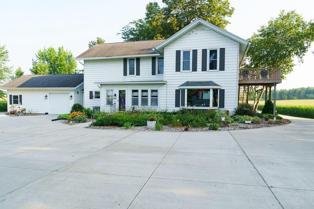 W1370 Gopher Hill ROAD, Ixonia, WI 53036