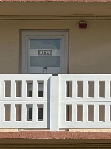 131 SE 3rd Avenue 202, Dania Beach, FL 33004
