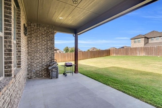 421 Summer Grove Drive, Midlothian, TX 76065