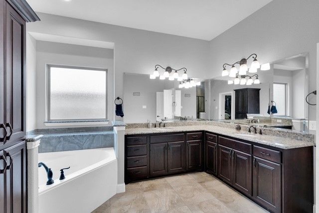 421 Summer Grove Drive, Midlothian, TX 76065