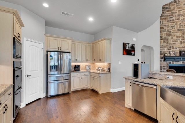 421 Summer Grove Drive, Midlothian, TX 76065