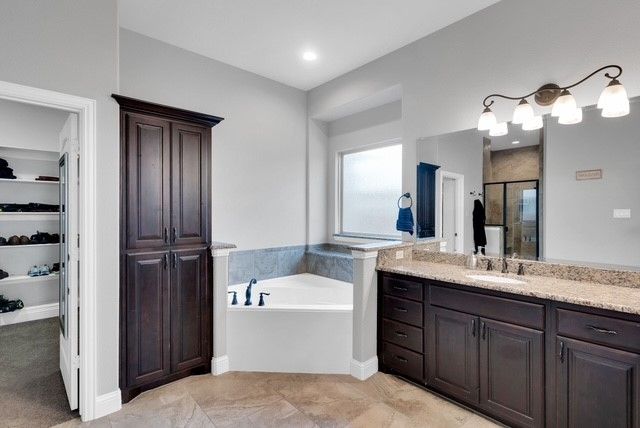 421 Summer Grove Drive, Midlothian, TX 76065