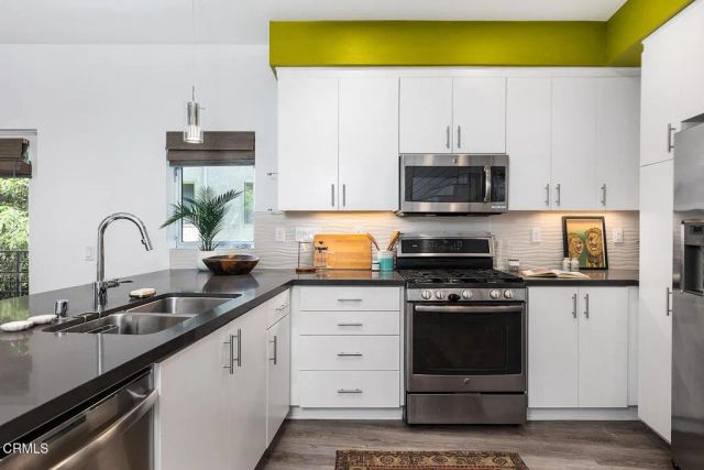 2222 Strata Lane, Los Angeles, CA 90041