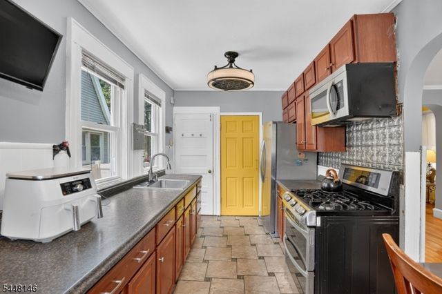 59 Glenwood Ave 1, Bloomfield Twp., NJ 07003