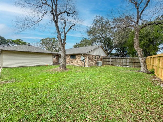 5208 Carmona Lane, Pearland, TX 77584