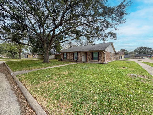 5208 Carmona Lane, Pearland, TX 77584