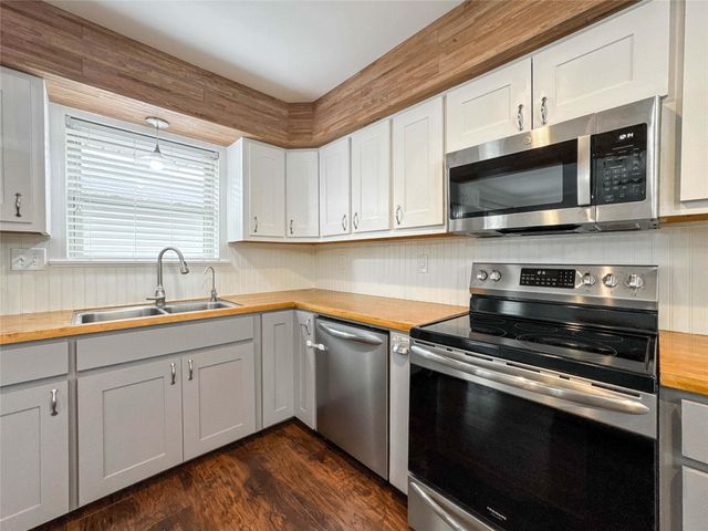 5208 Carmona Lane, Pearland, TX 77584