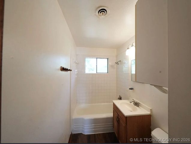 5462 N Johnstown Avenue E, Tulsa, OK 74126