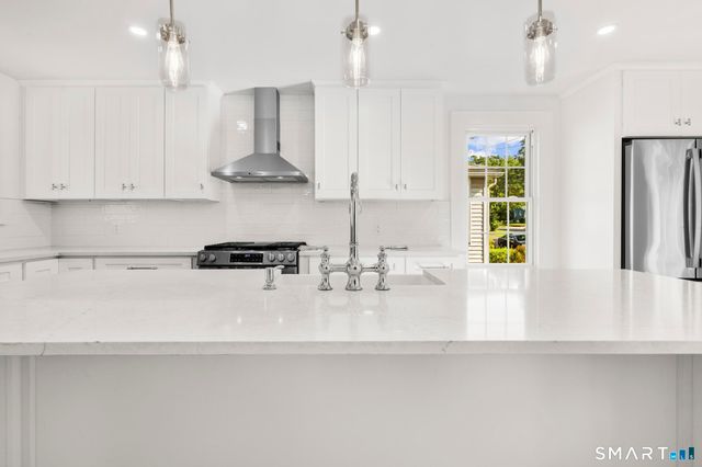 33 Rivercliff Drive, Milford, CT 06460