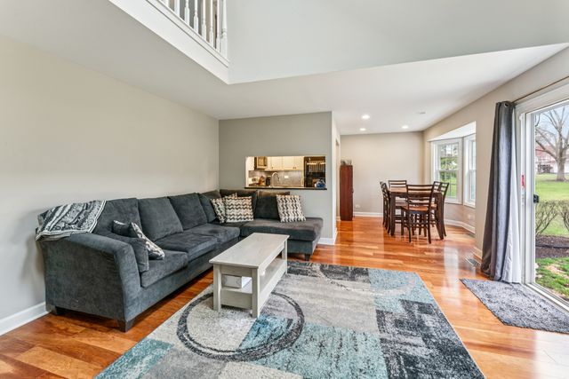 1426 W Sapphire Drive, Hoffman Estates, IL 60192