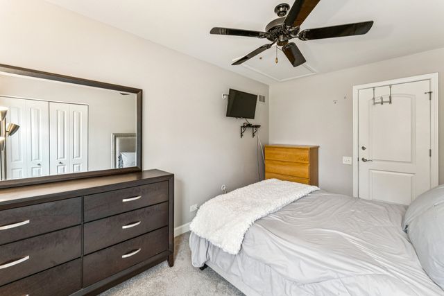 1426 W Sapphire Drive, Hoffman Estates, IL 60192