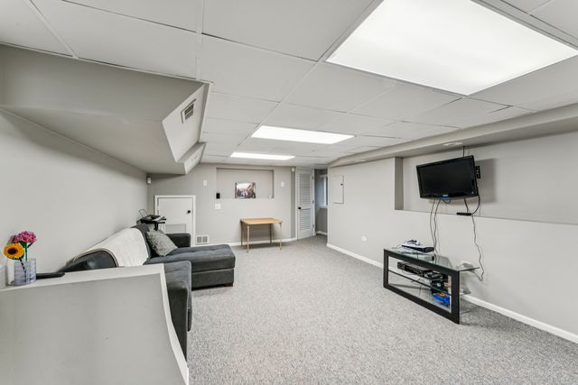 1426 W Sapphire Drive, Hoffman Estates, IL 60192