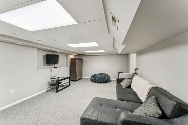 1426 W Sapphire Drive, Hoffman Estates, IL 60192