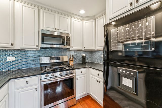 1426 W Sapphire Drive, Hoffman Estates, IL 60192